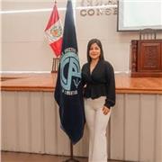 Graduada en psicología y con especialidad en terapia de lenguaje, aprendizaje.